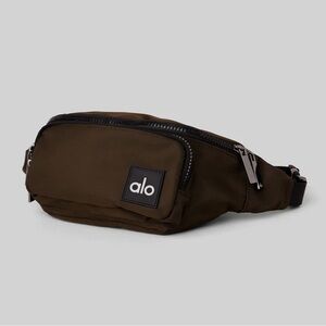 Alo explorer Fanny pack NWT in limited color: espresso